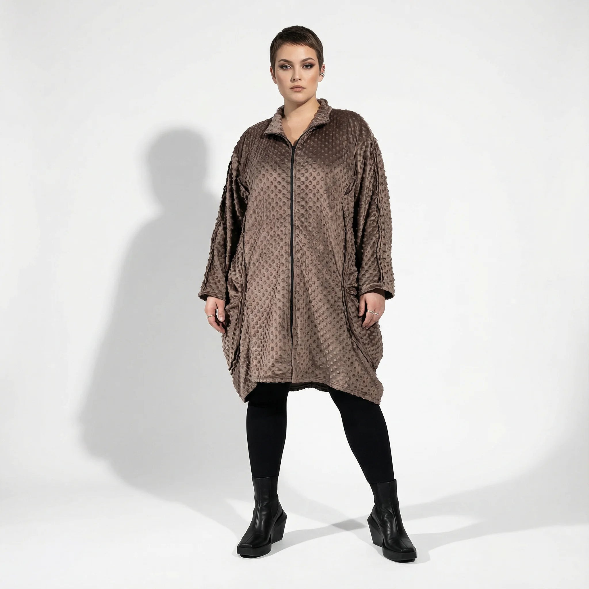 Oversize Ballon Mantel Velours Winter Damen mit Punktstruktur weich AKH Premium bei Modeare Plus Size Avantgarde Lagenlook France X