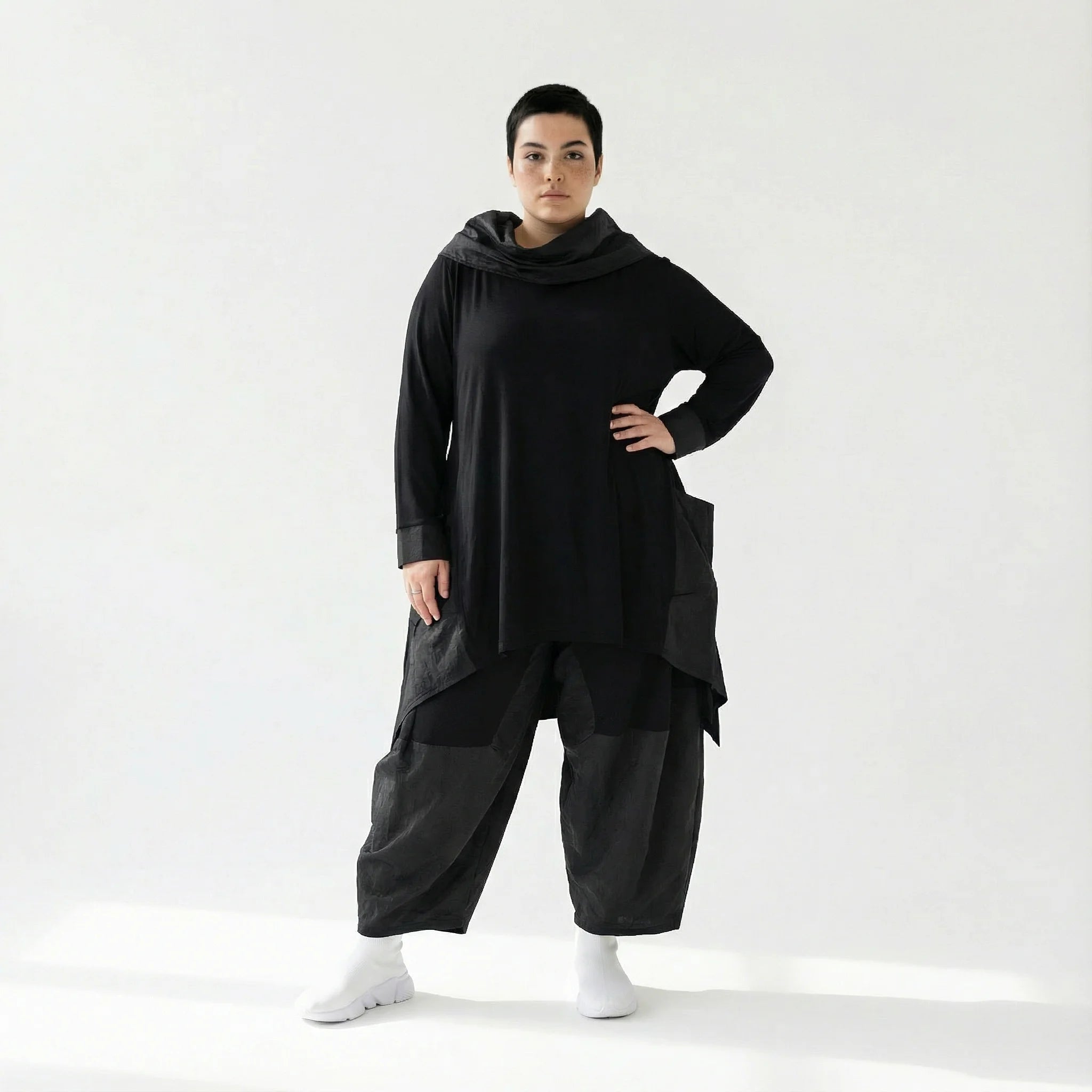 Baggy Ballonhose mit Tiefschritt aus Viskose & Taft – AKH Premium x Modeare – Oversize Lagenlook Wintermode