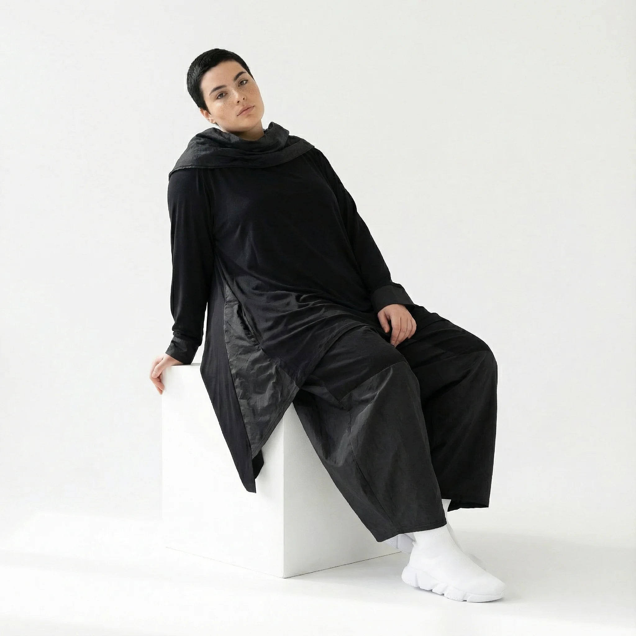 Baggy Ballonhose mit Tiefschritt aus Viskose & Taft – AKH Premium x Modeare – Oversize Lagenlook Wintermode