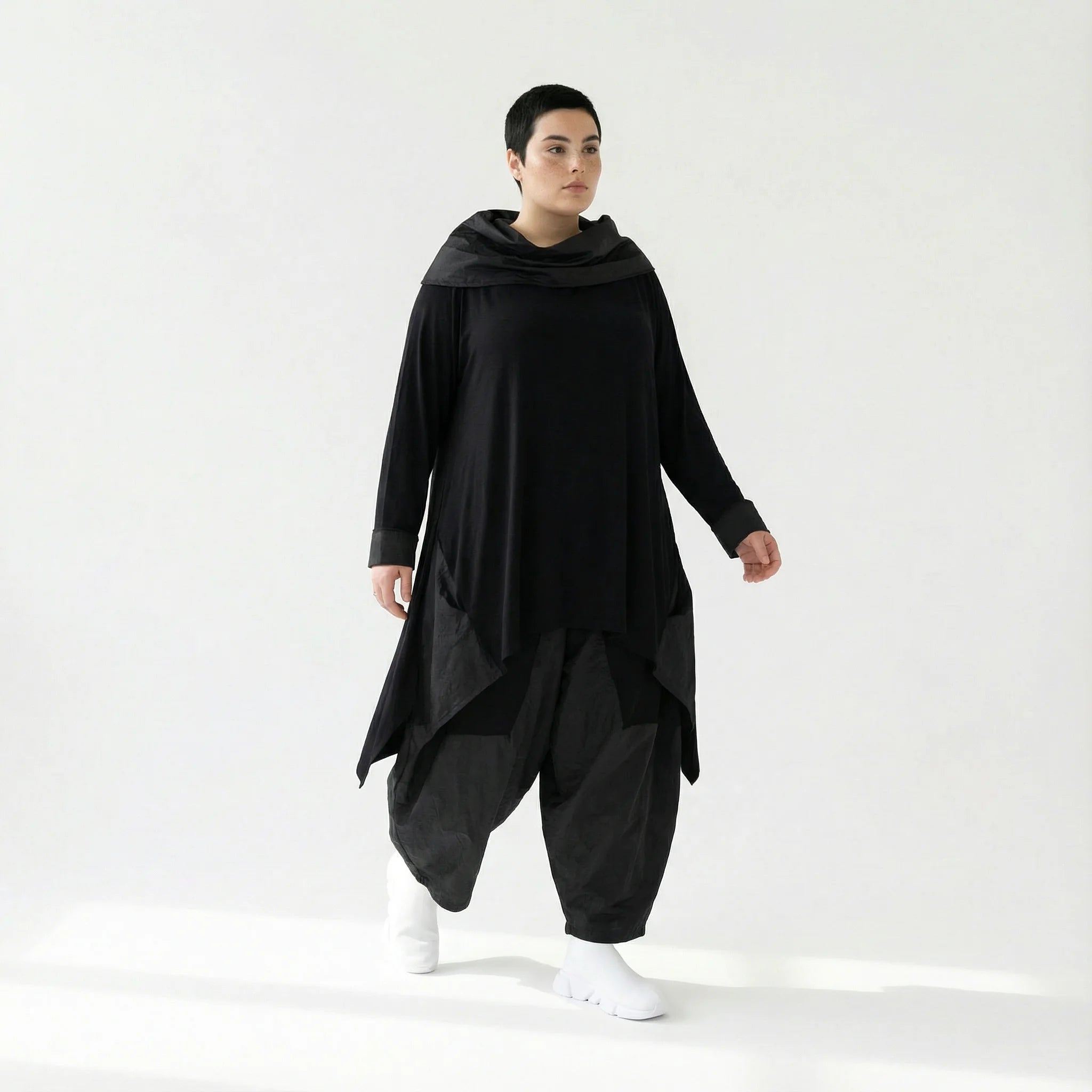 Baggy Ballonhose mit Tiefschritt aus Viskose & Taft – AKH Premium x Modeare – Oversize Lagenlook Wintermode