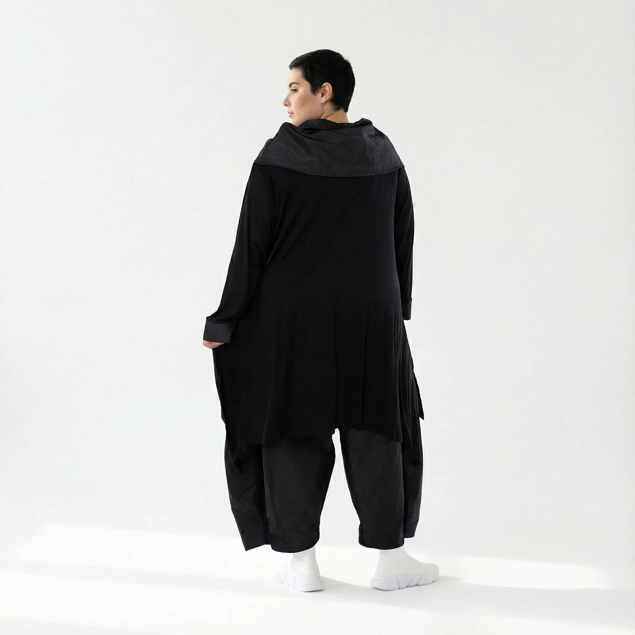 Baggy Ballonhose mit Tiefschritt aus Viskose & Taft – AKH Premium x Modeare – Oversize Lagenlook Wintermode