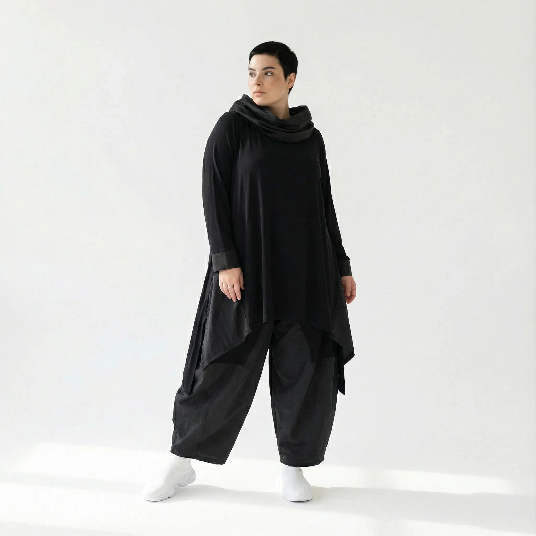 Baggy Ballonhose mit Tiefschritt aus Viskose & Taft – AKH Premium x Modeare – Oversize Lagenlook Wintermode