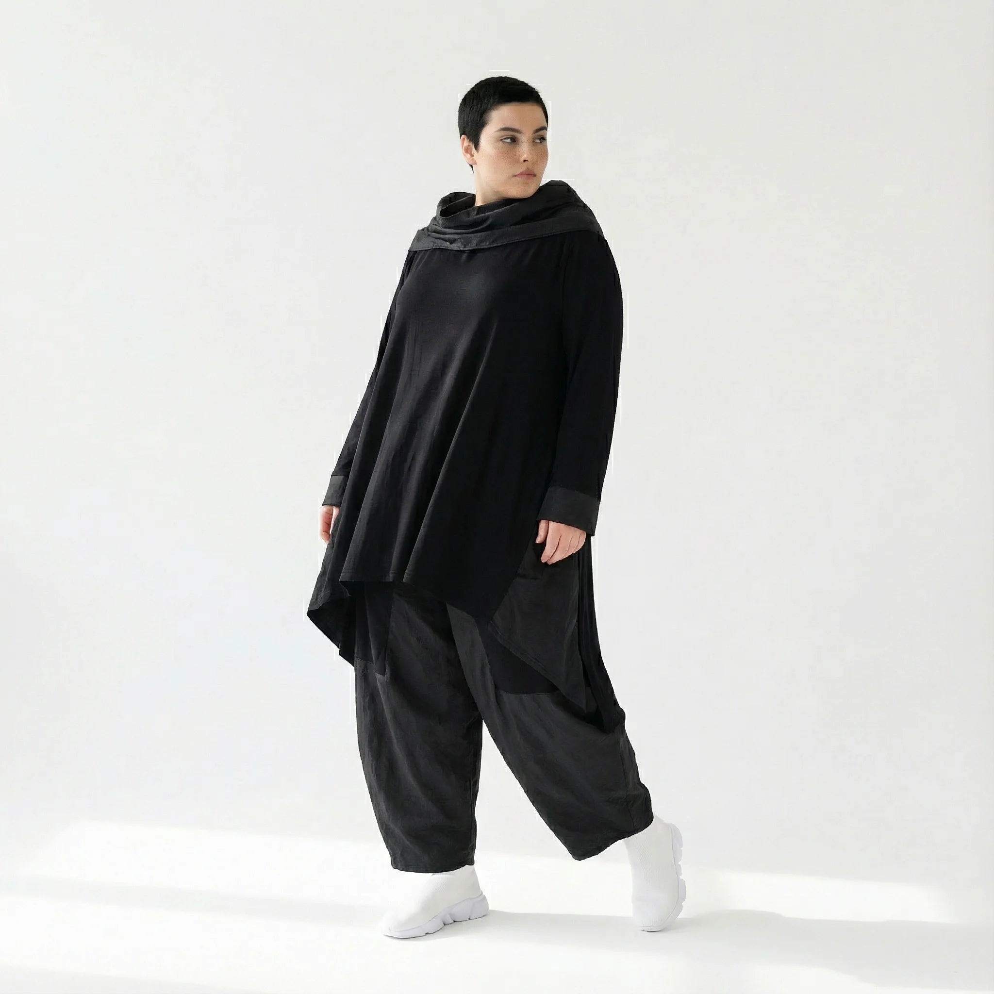 Baggy Ballonhose mit Tiefschritt aus Viskose & Taft – AKH Premium x Modeare – Oversize Lagenlook Wintermode