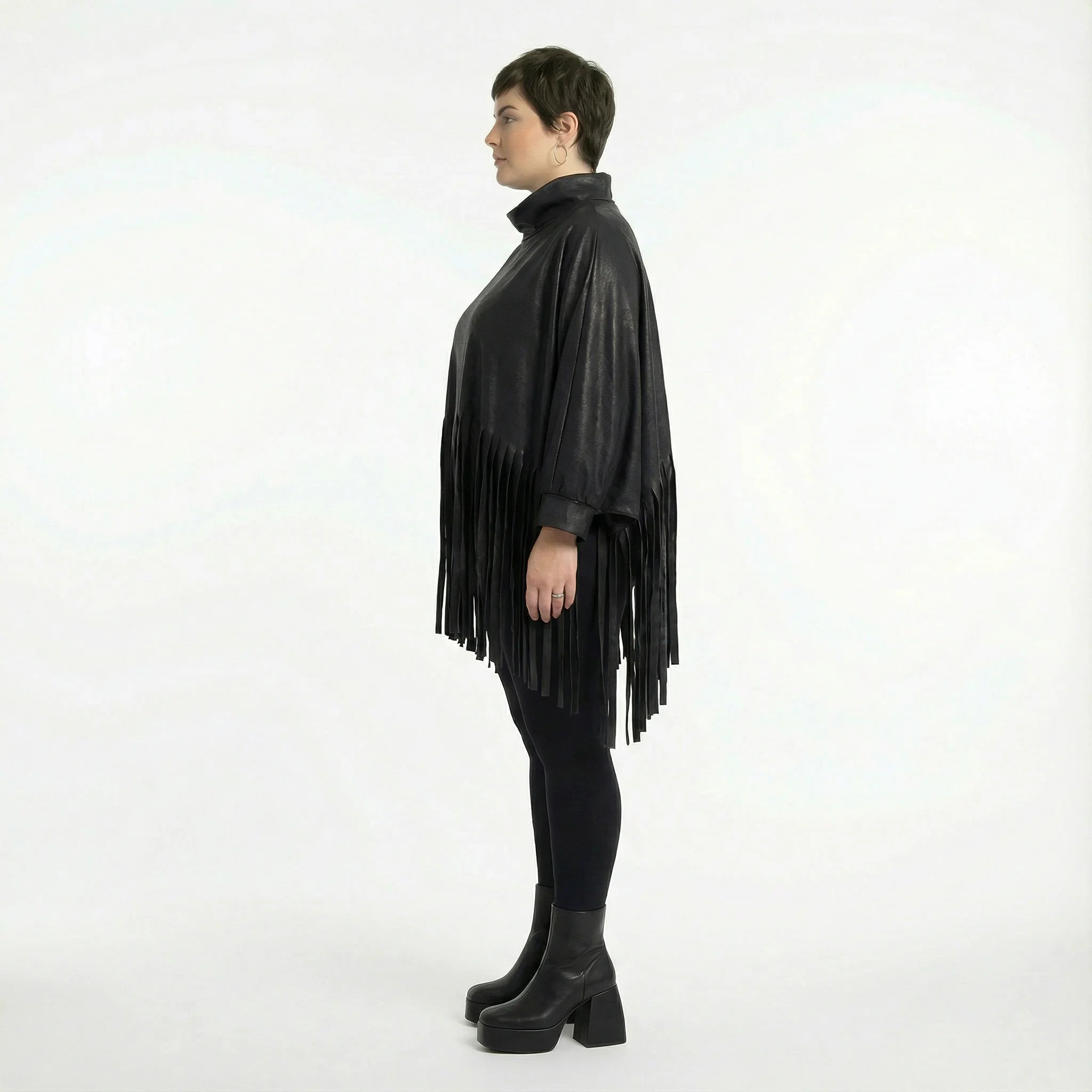 Kastiges Oversize Shirt aus Lederimitat mit Fransen Winter Look AKH Premium Modeare