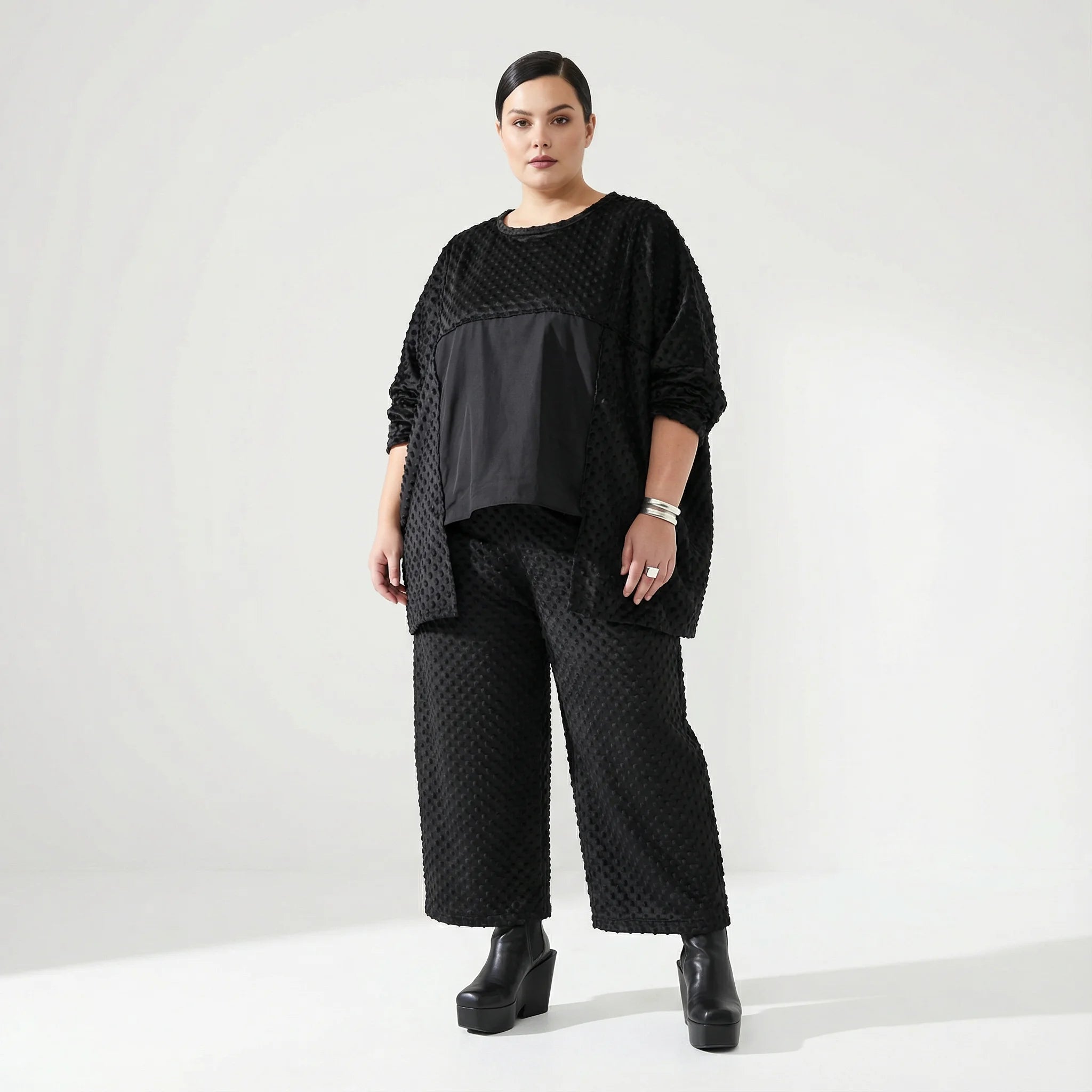 Oversize Velours Shirt kastig Winter Look mit Struktur AKH Premium Damenmode Modeare Online Shop
