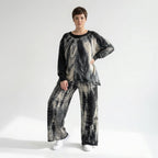 Schwarzbeiges Batik Zweiteilerset aus French Terry mit Oversize Shirt und weiter Hose