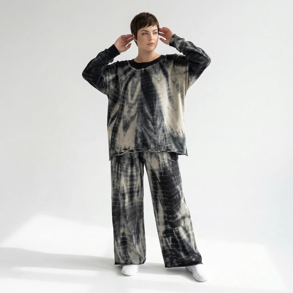 Schwarzbeiges Batik Zweiteilerset aus French Terry mit Oversize Shirt und weiter Hose