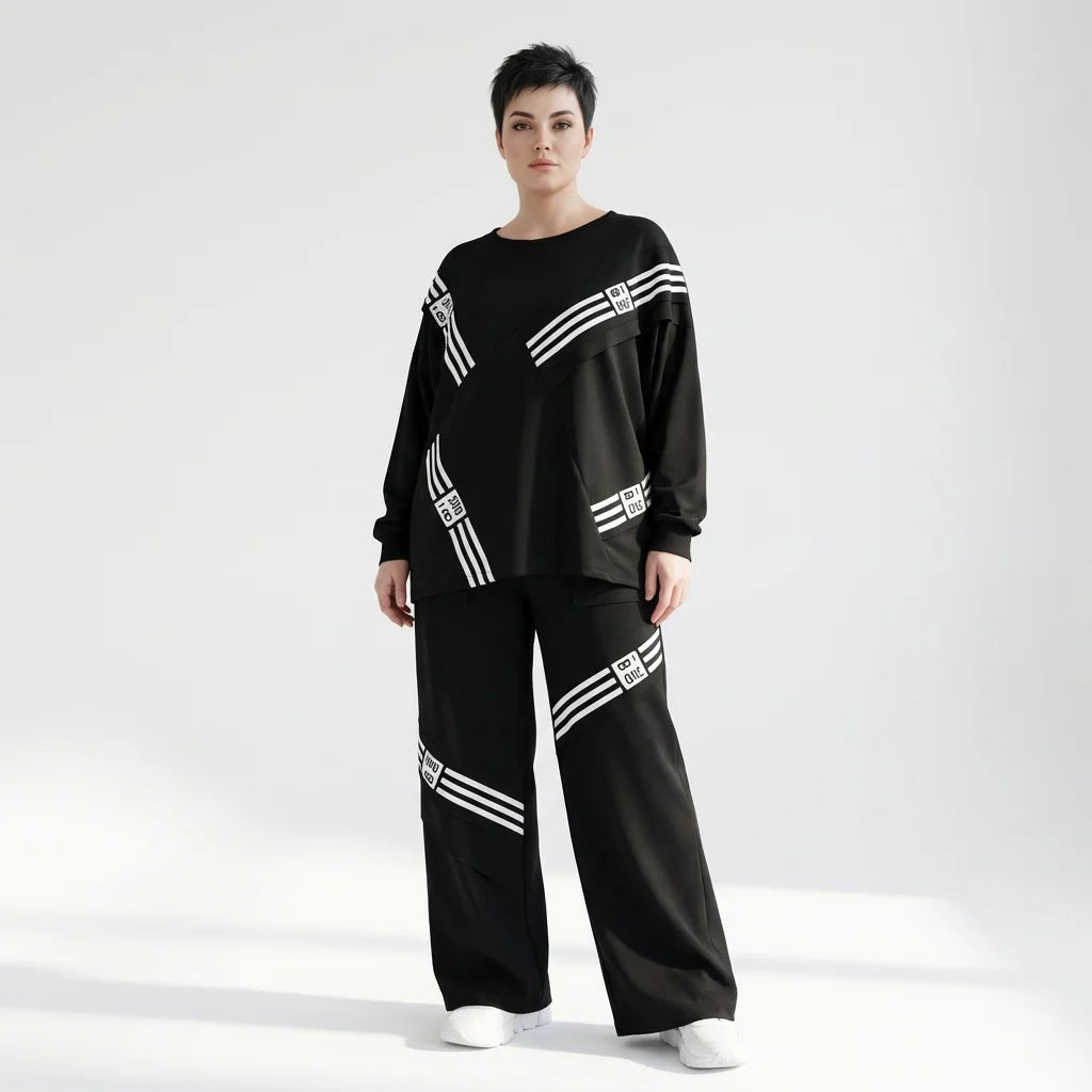 Schwarz-weißer Oversize-Zweiteiler mit grafischen Streifenprints aus weichem French Terry