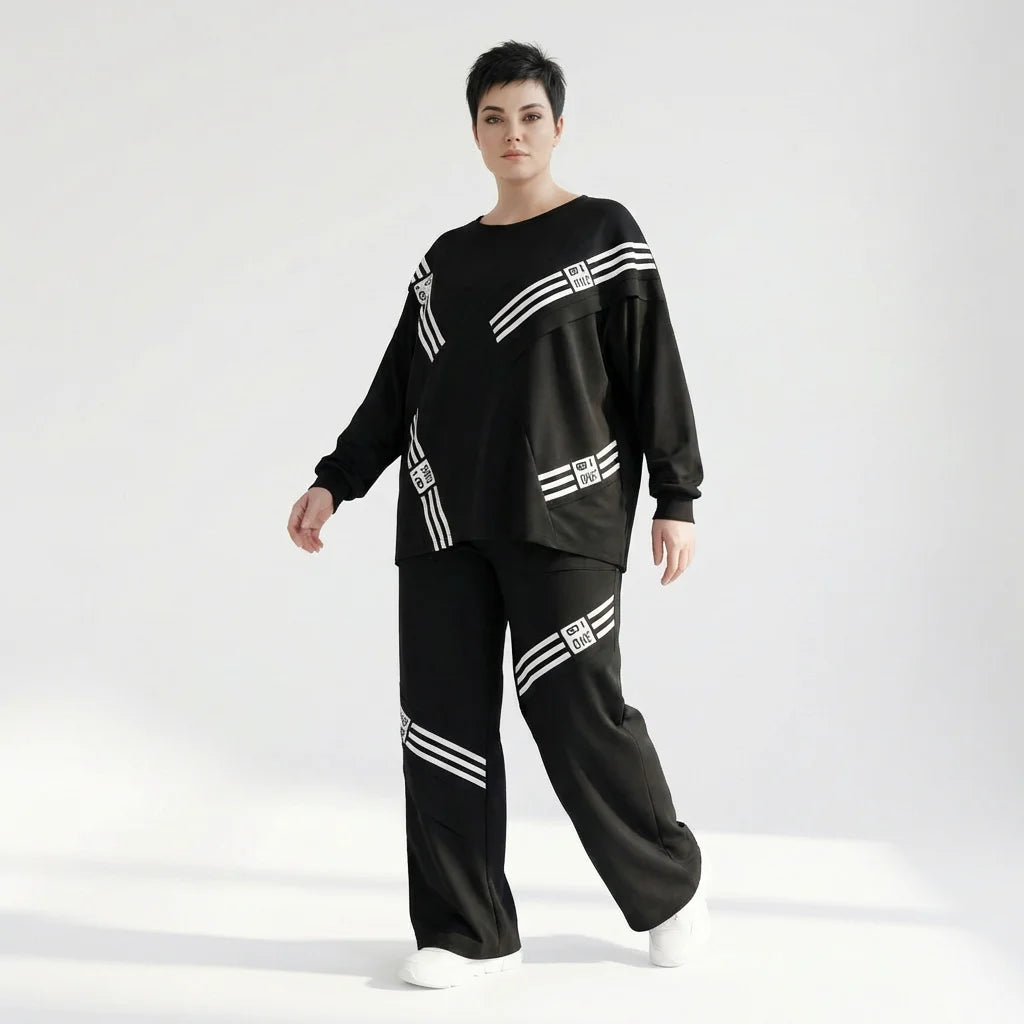 Schwarz-weißer Oversize-Zweiteiler mit grafischen Streifenprints aus weichem French Terry