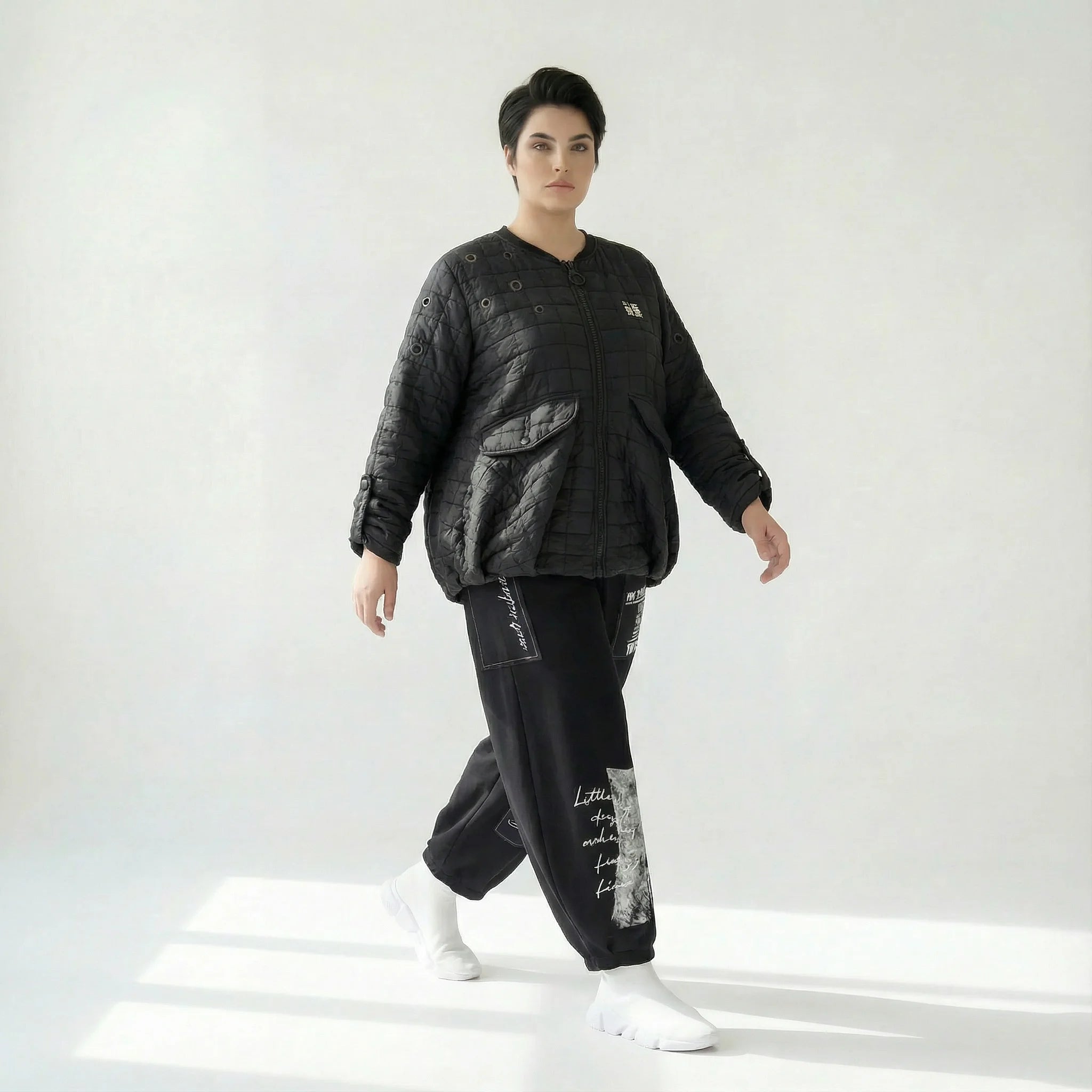 Oversize Steppjacke in tiefschwarz aus Baumwollmix mit Ballonschnitt und Fronttaschen