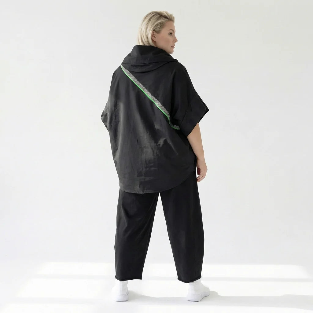 Schwarze Oversize-Hose mit Lagenoptik und Bindeband aus weichem French Terry