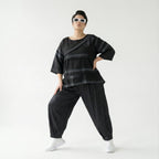 Schwarze Oversizebluse A-Formschnitt aus FrenchTerry mit abstraktem Streifenmuster 34Arm