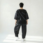 Schwarze Oversizebluse A-Formschnitt aus FrenchTerry mit abstraktem Streifenmuster 34Arm