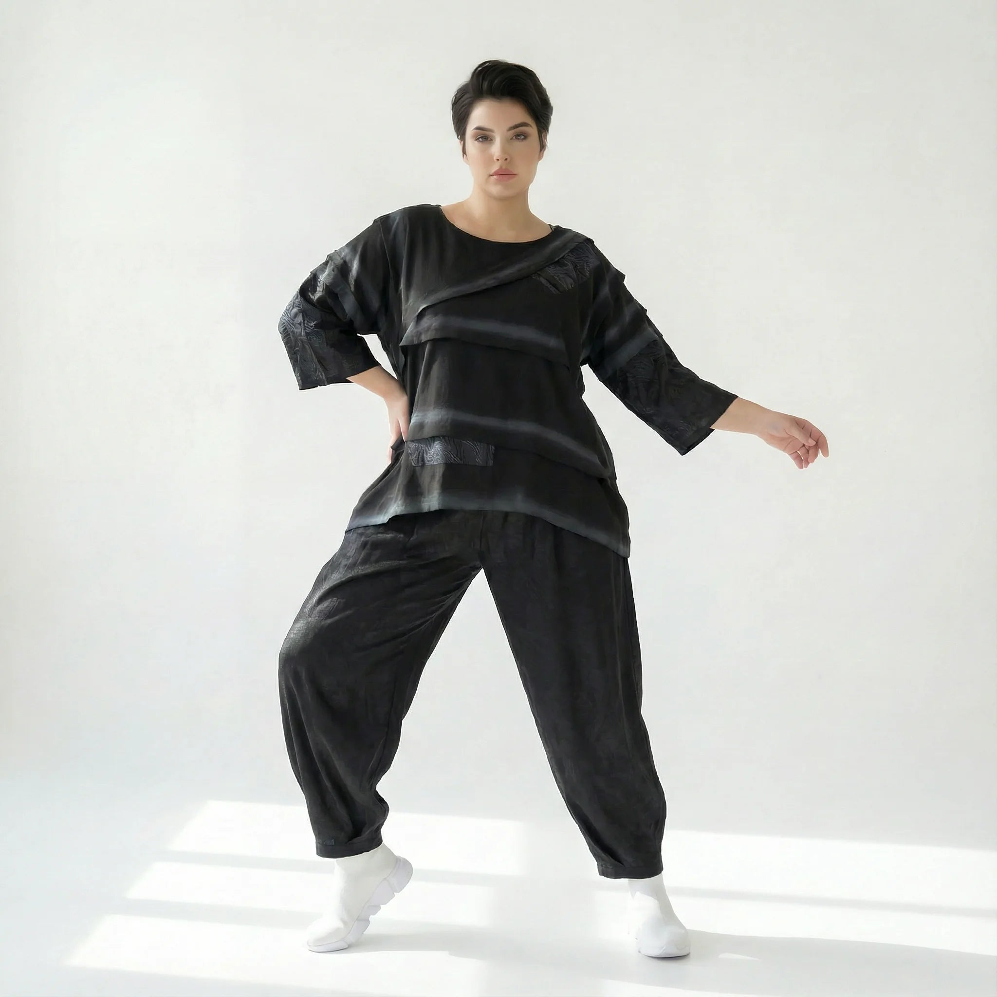Schwarze Oversizebluse A-Formschnitt aus FrenchTerry mit abstraktem Streifenmuster 34Arm
