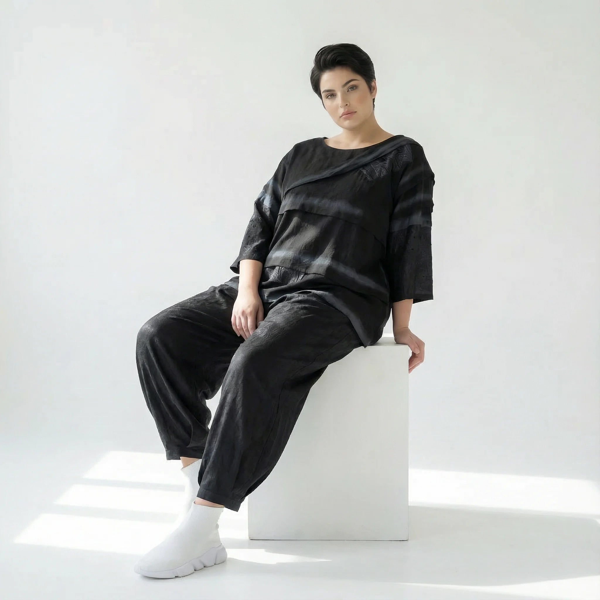 Schwarze Oversizebluse A-Formschnitt aus FrenchTerry mit abstraktem Streifenmuster 34Arm