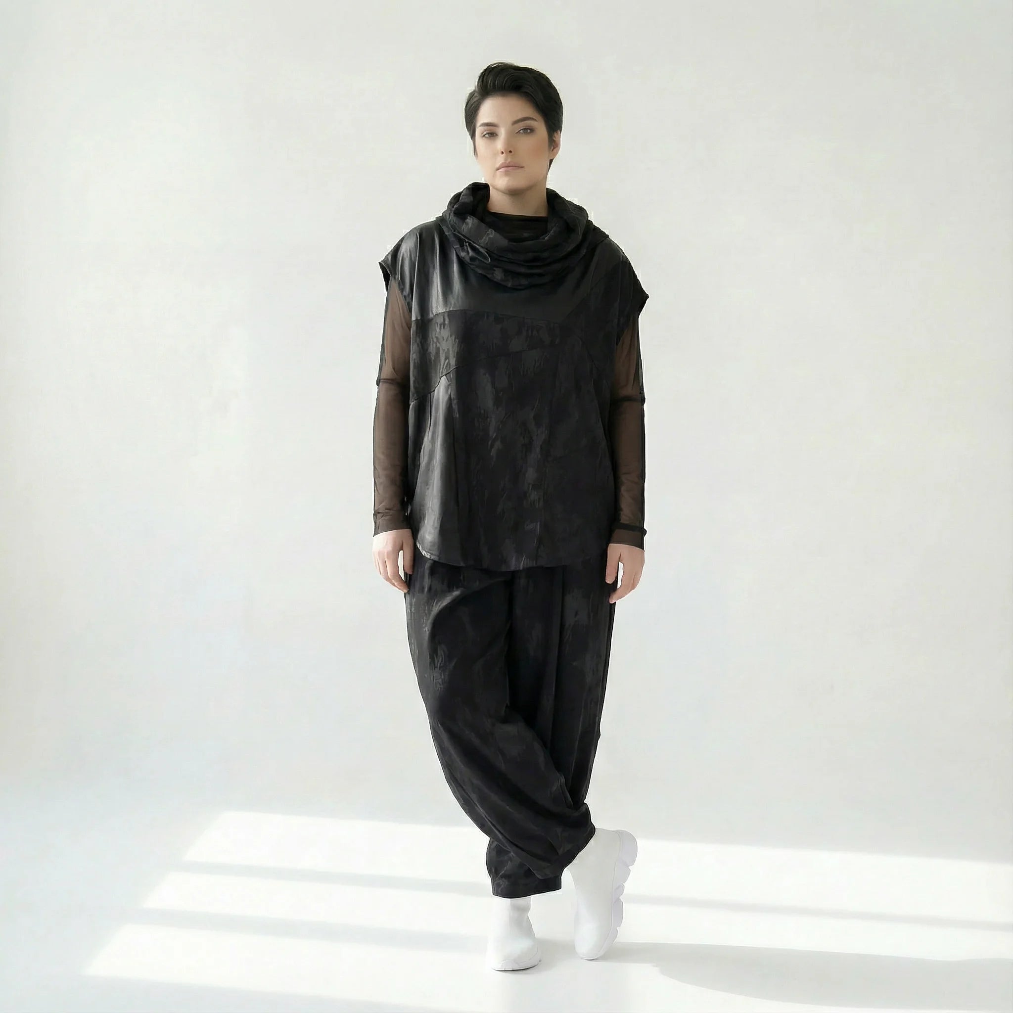Weite Slinky-Hose im avantgardistischen Lagenlook aus glattem Stretchmaterial