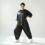 Schwarze Oversizeballonhose aus Lederimitat mit Softwashoptik und bequemem Elastikbund