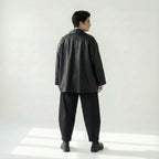 Schwarze Oversize Lederimitatjacke mit Umlegekragen und Zippertaschen urban glänzend