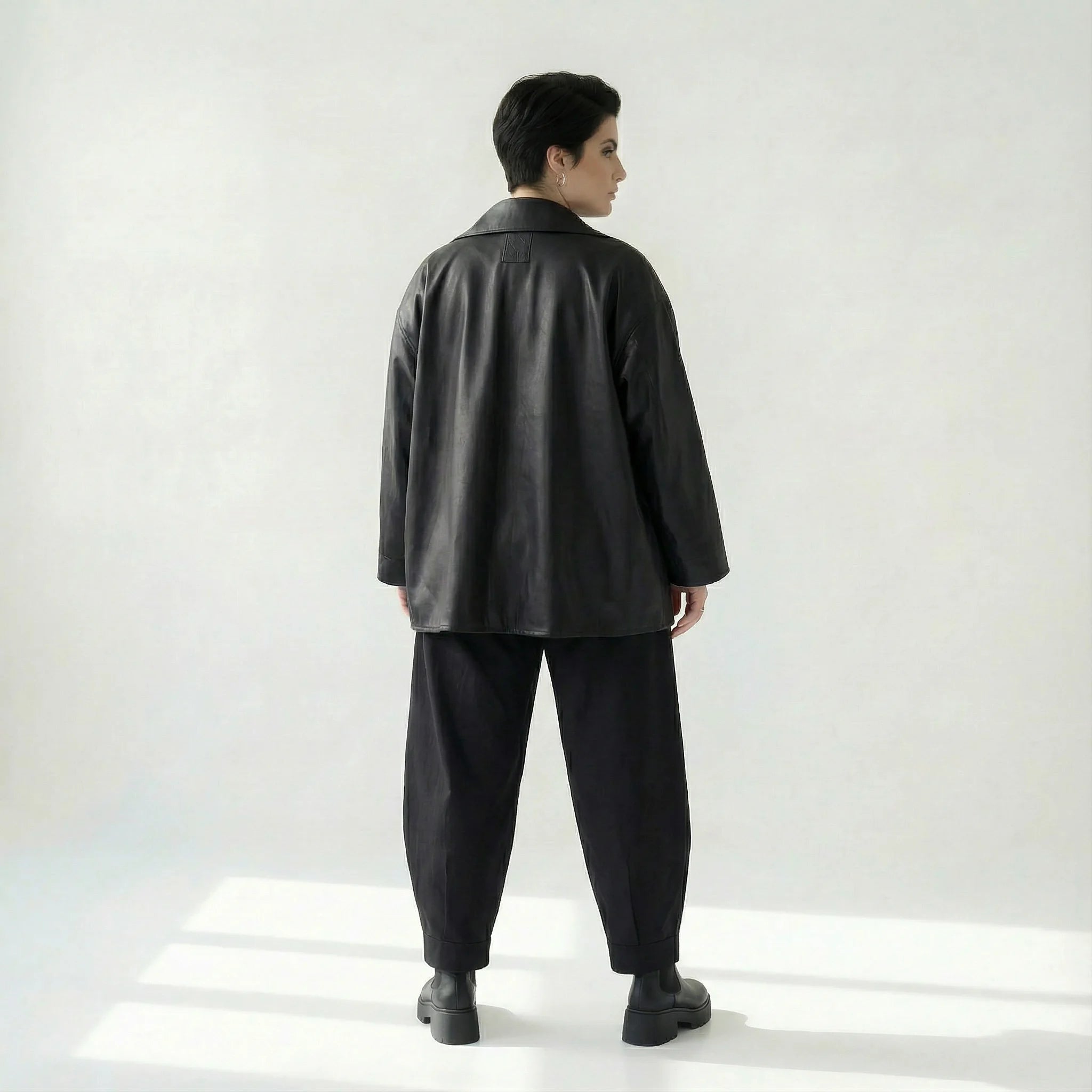 Oversize-Jacke aus glattem Lederimitat mit Zip-Details und weitem Schnitt in Schwarz