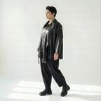 Schwarze Oversize Lederimitatjacke mit Umlegekragen und Zippertaschen urban glänzend