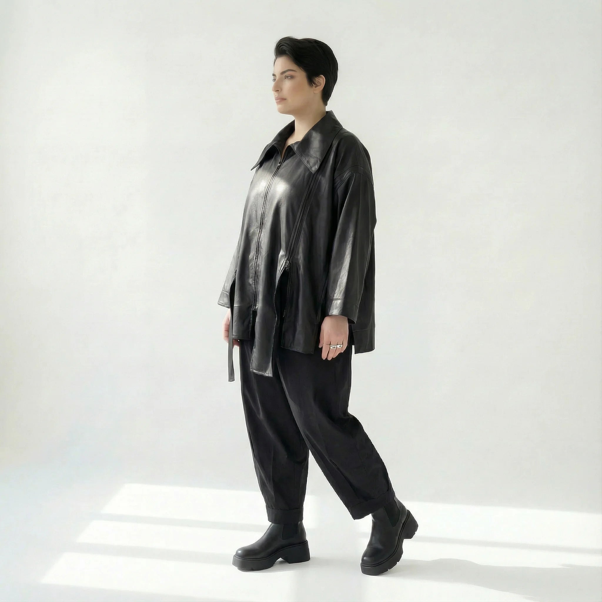 Oversize-Jacke aus glattem Lederimitat mit Zip-Details und weitem Schnitt in Schwarz