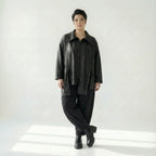 Schwarze Oversize Lederimitatjacke mit Umlegekragen und Zippertaschen urban glänzend