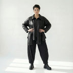 Schwarze Oversize Lederimitatjacke mit Umlegekragen und Zippertaschen urban glänzend