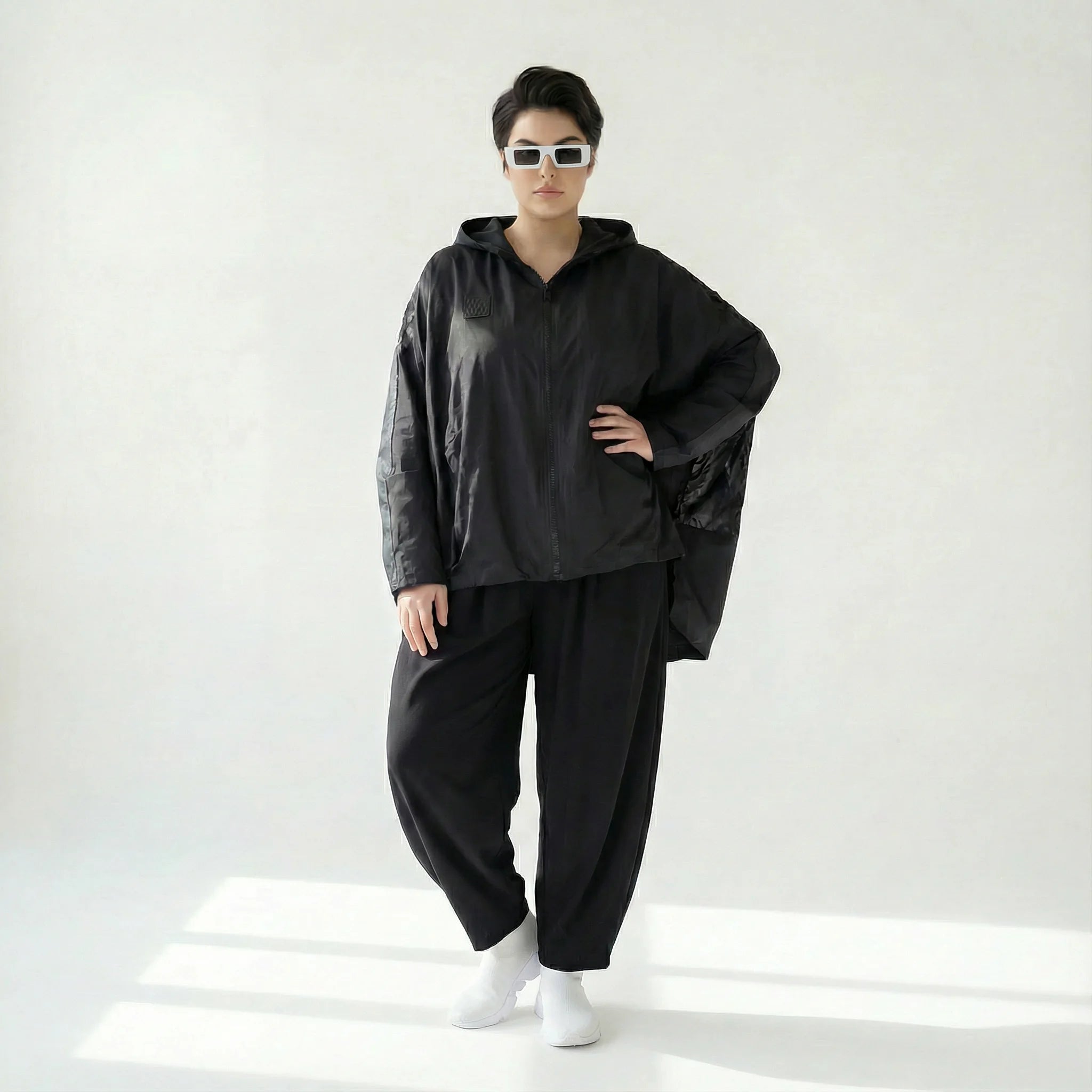 Caraclan Oversize Jacke im Ballonschnitt aus Memorytaft mit Kapuze und Strukturdetails