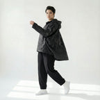 Oversize Ballonjacke in tiefschwarzem Baumwollmemorytaft mit Kapuze Langarm Cutouts