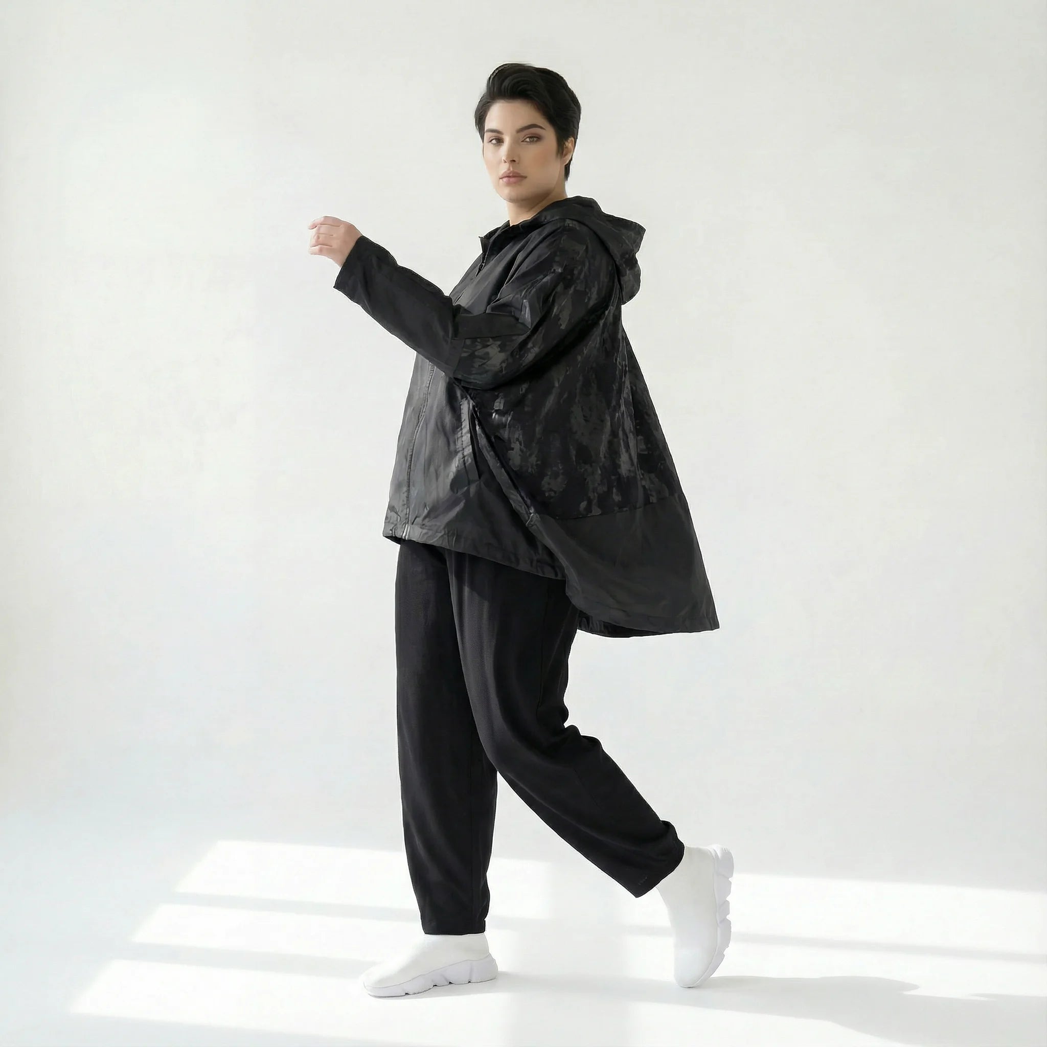 Caraclan Oversize Jacke im Ballonschnitt aus Memorytaft mit Kapuze und Strukturdetails