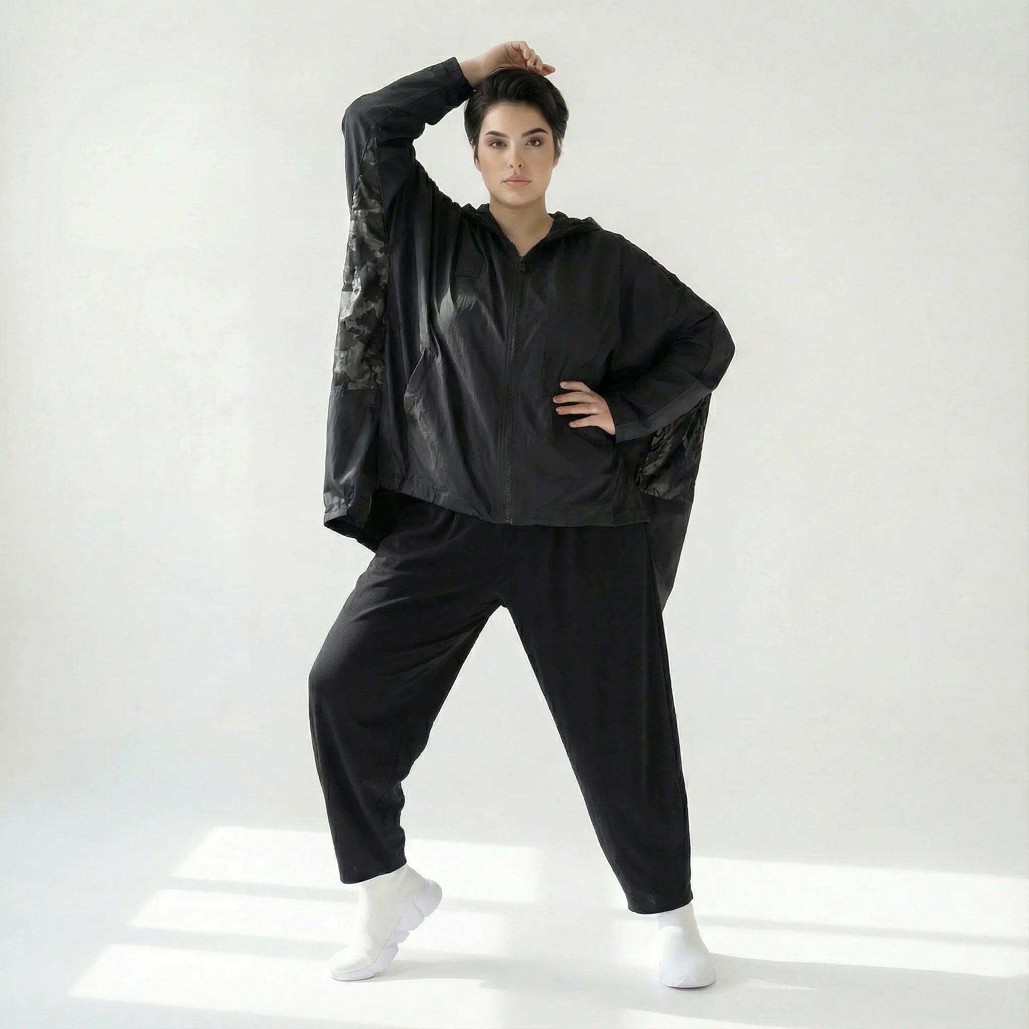 Caraclan Oversize Jacke im Ballonschnitt aus Memorytaft mit Kapuze und Strukturdetails