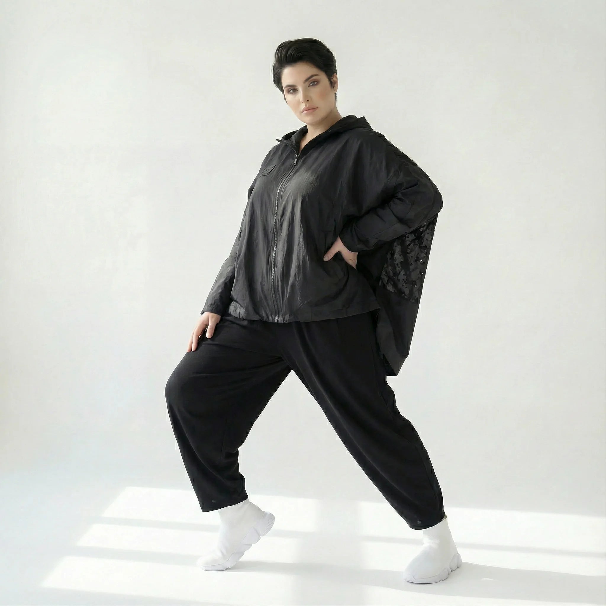 Caraclan Oversize Jacke im Ballonschnitt aus Memorytaft mit Kapuze und Strukturdetails