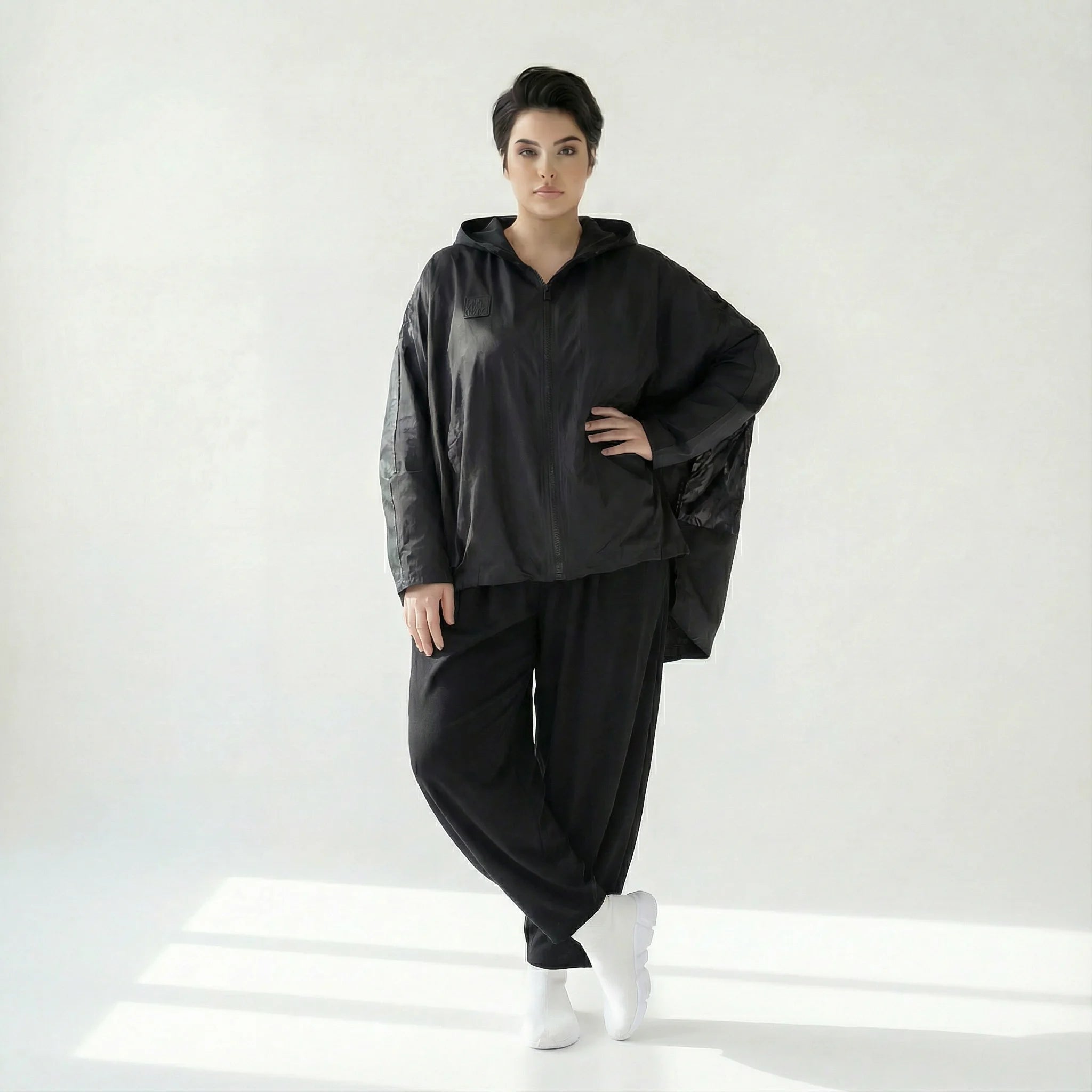 Caraclan Oversize Jacke im Ballonschnitt aus Memorytaft mit Kapuze und Strukturdetails