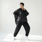 Oversize Ballonjacke in tiefschwarzem Baumwollmemorytaft mit Kapuze Langarm Cutouts