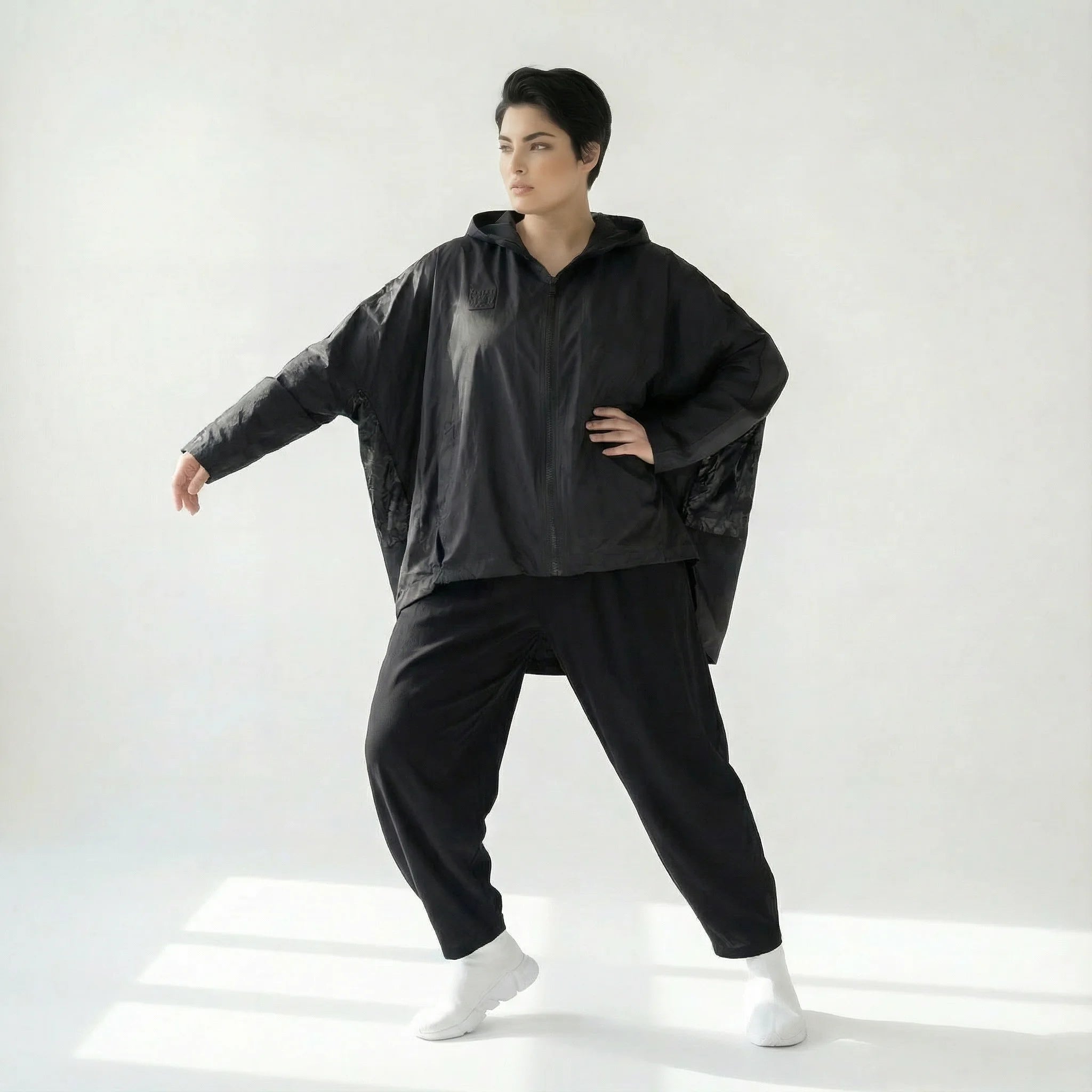 Caraclan Oversize Jacke im Ballonschnitt aus Memorytaft mit Kapuze und Strukturdetails