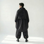 Schwarze Oversizejacke mit Raffdetails langer Schnitt Knopfleiste Taschen Polyester