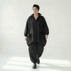 Schwarze Oversizejacke mit Raffdetails langer Schnitt Knopfleiste Taschen Polyester