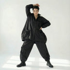 Schwarze Oversizejacke mit Raffdetails langer Schnitt Knopfleiste Taschen Polyester