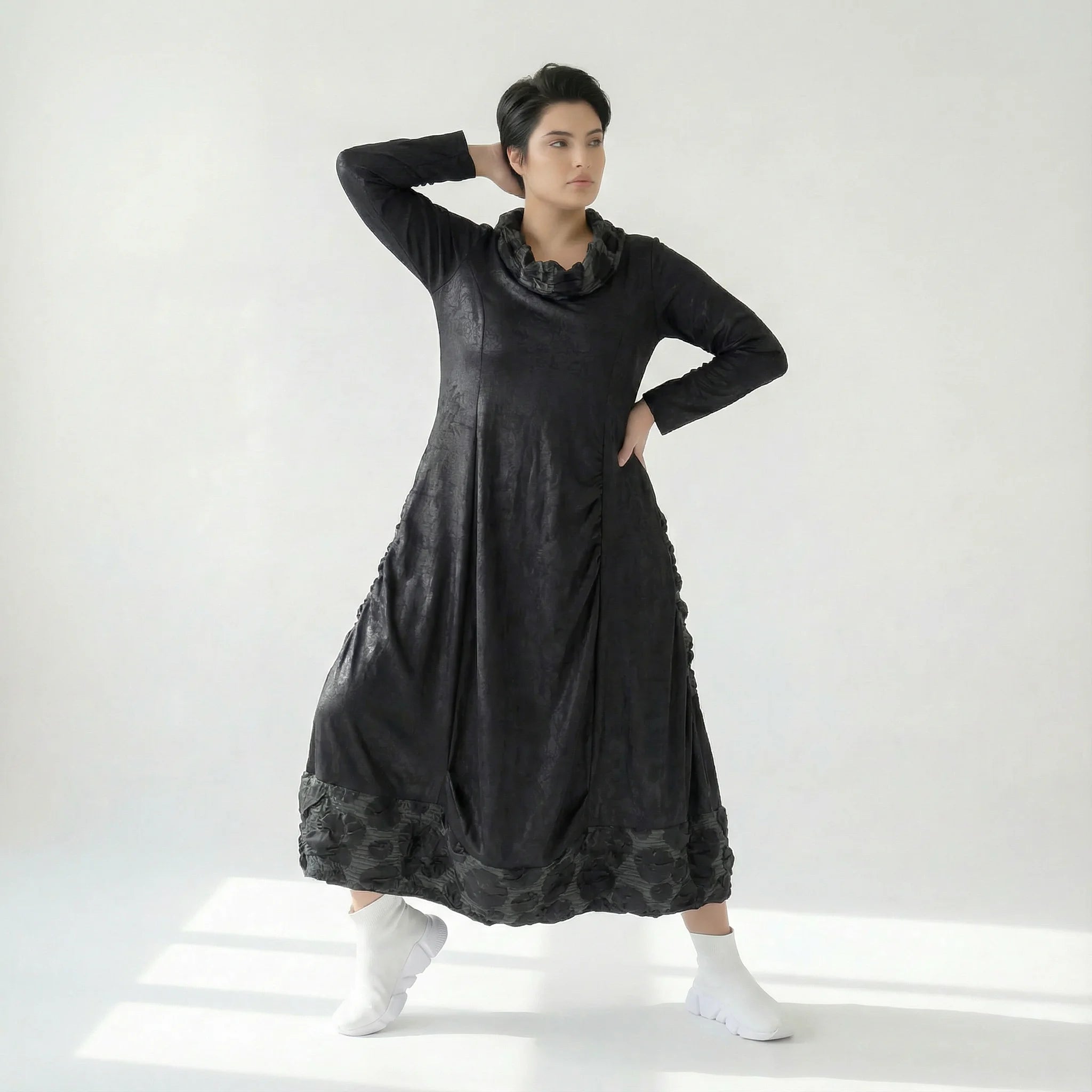 Oversize Kleid in A Form mit Lederoptik Strukturdetail und fließendem Übergangsdesign
