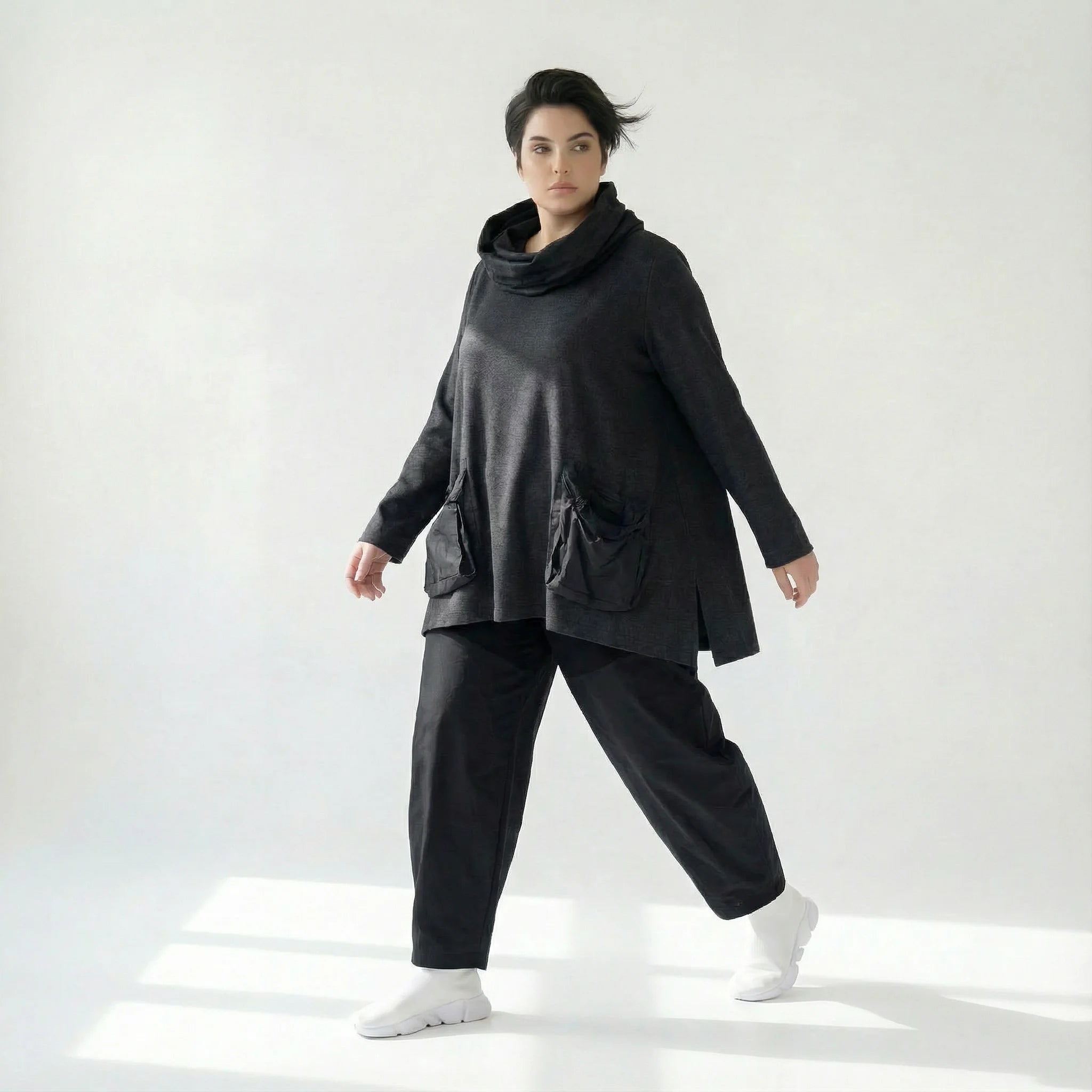 Oversize Tunika in A-Form mit weitem Kragen und aufgesetzten Taschen im Lagenlook