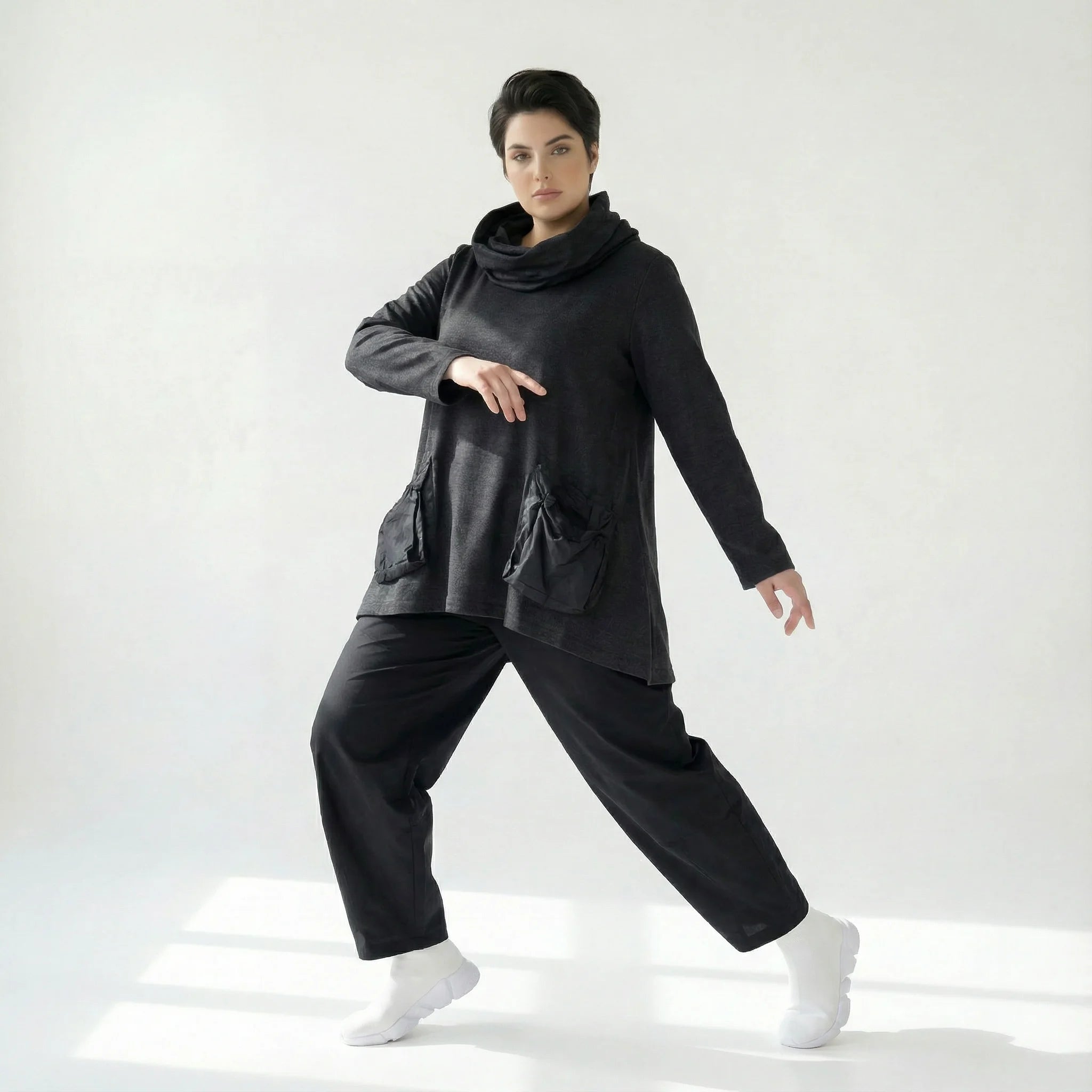 Oversize Tunika in A-Form mit weitem Kragen und aufgesetzten Taschen im Lagenlook