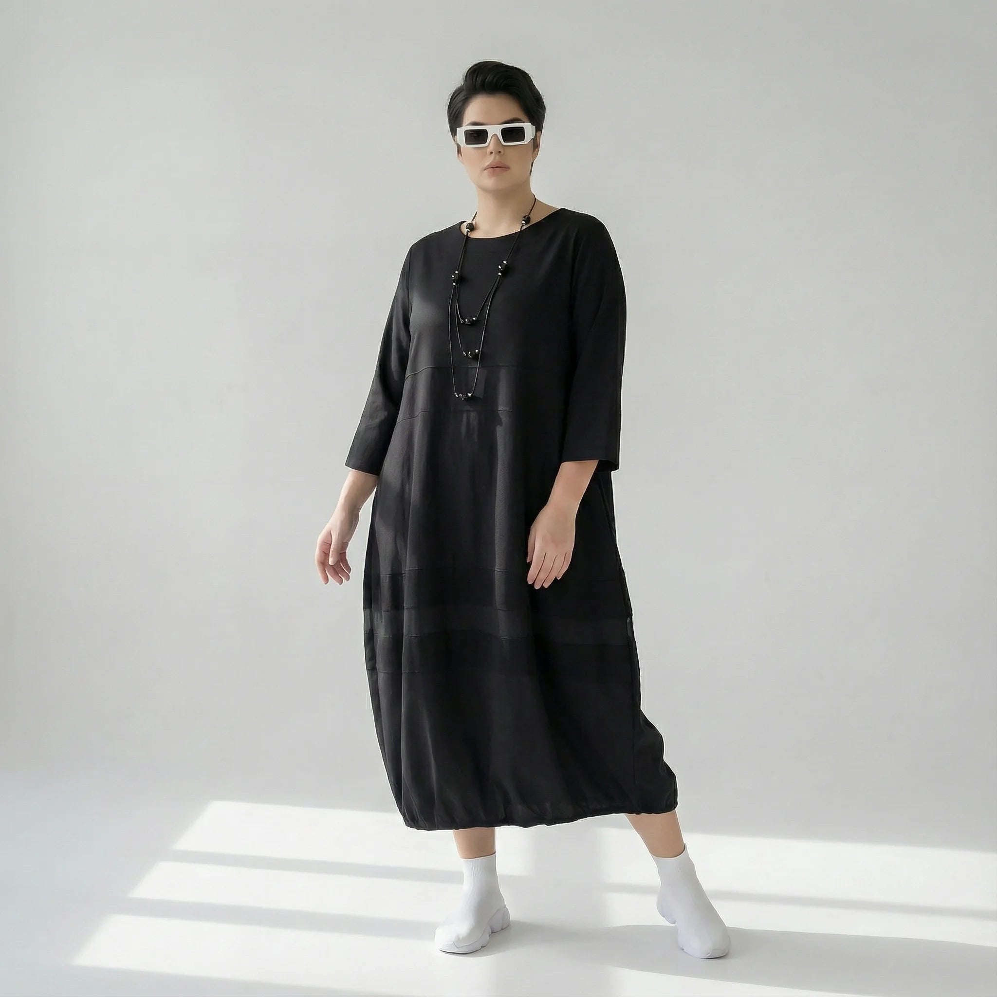 Oversize Kleid aus leichter Popeline mit weitem Ballonschnitt und inkludierter Statement-Kette