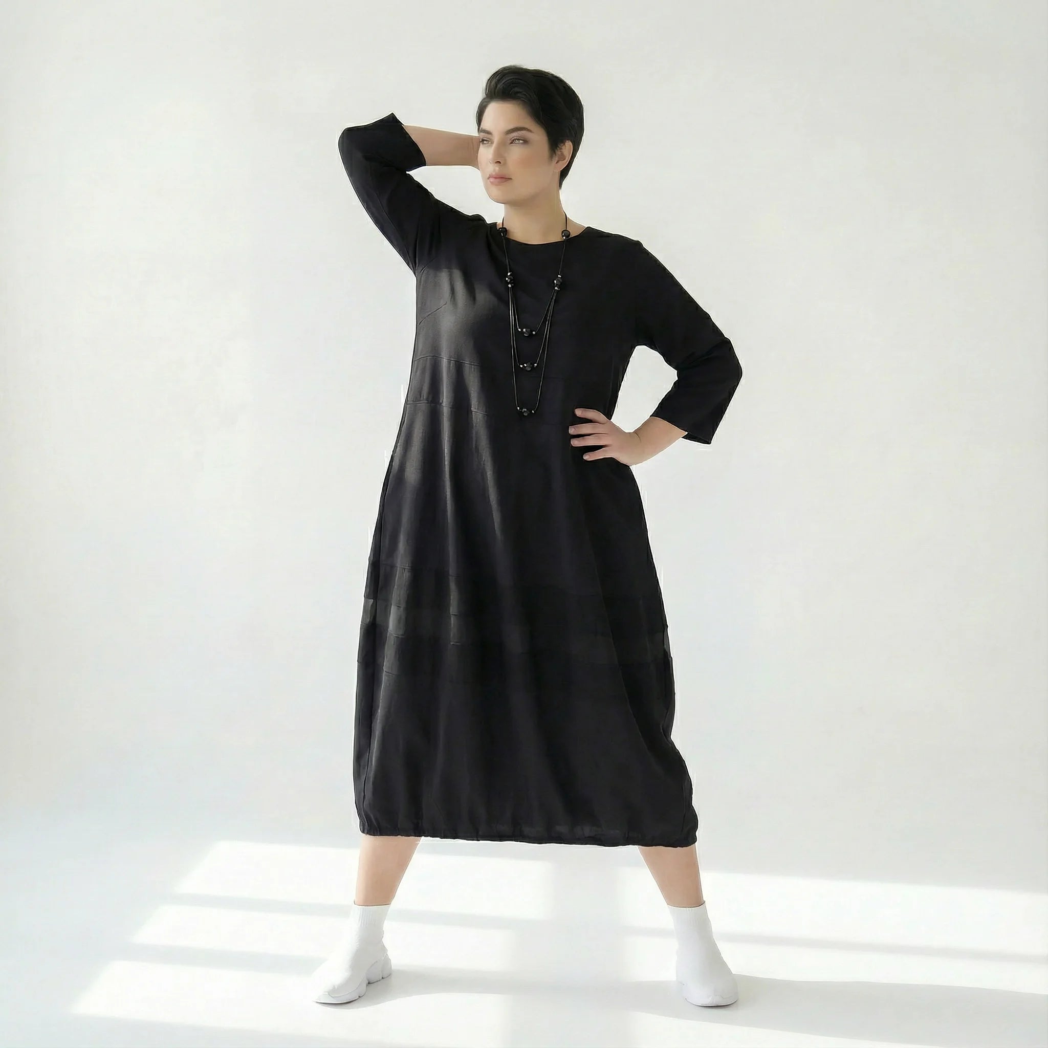 Oversize Kleid aus leichter Popeline mit weitem Ballonschnitt und inkludierter Statement-Kette