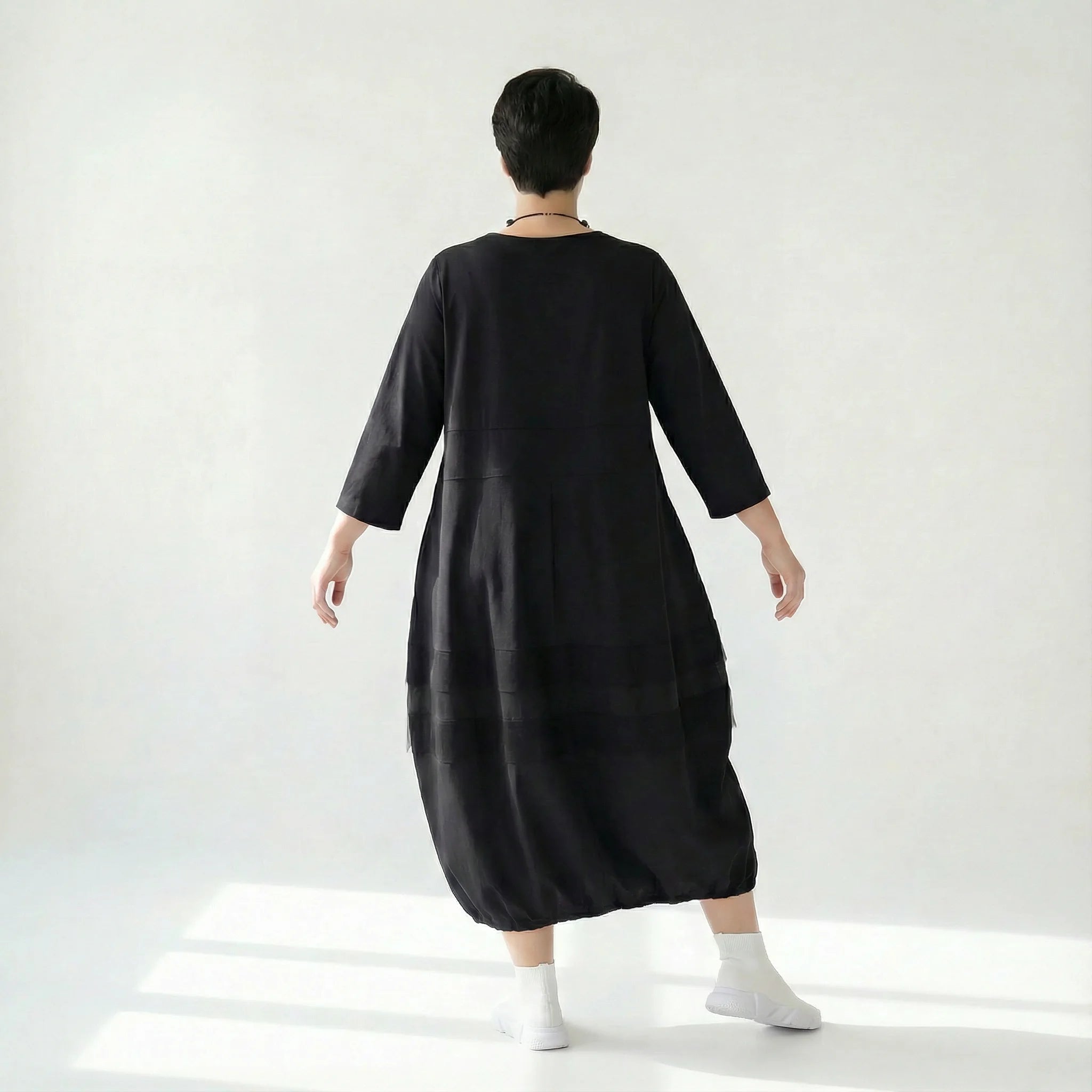 Oversize Kleid aus leichter Popeline mit weitem Ballonschnitt und inkludierter Statement-Kette