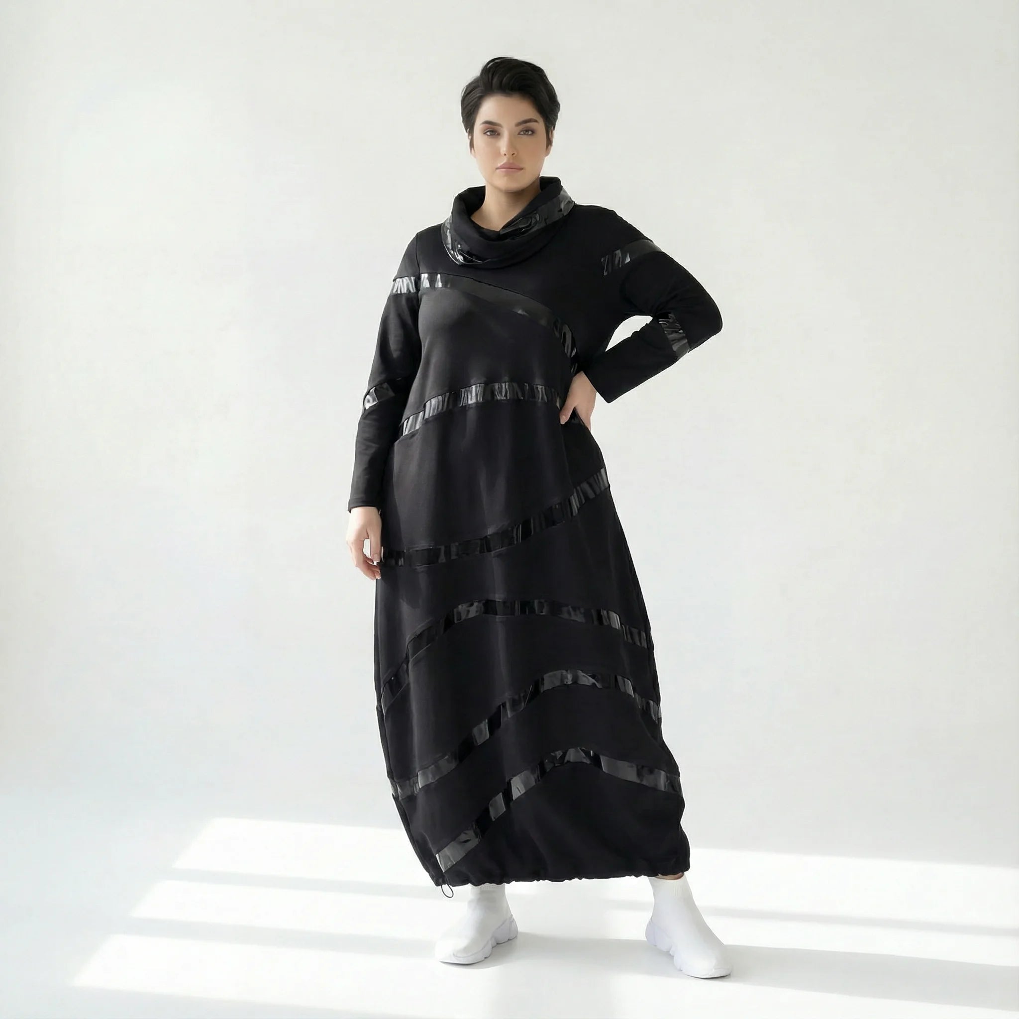 MODEARE - Maxikleid in Ballonform mit glänzenden Lederimitat-Akzenten in diagonalem Streifendessin