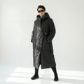 Asymmetrischer Oversize Mantel mit Kapuze und grafischer Steppung in Schwarz