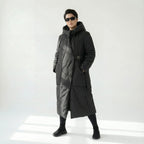 Asymmetrischer Oversize Mantel in tiefschwarzem Softshell mit Kapuze und Steppnahtoptik