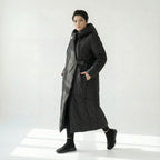 Asymmetrischer Oversize Mantel in tiefschwarzem Softshell mit Kapuze und Steppnahtoptik