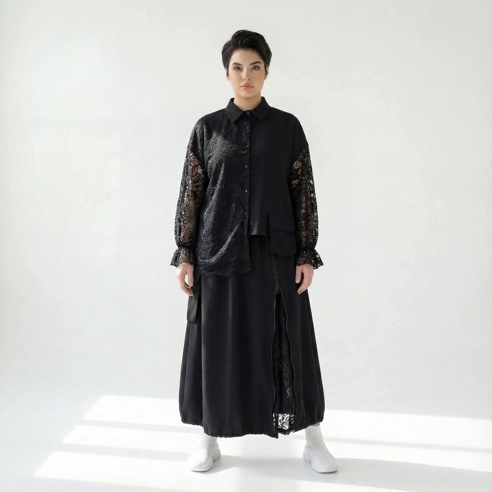 MODEARE - Zweiteiliges Oversize-Set mit Spitze: Schwarze Bluse & weiter Rock in Lagenoptik