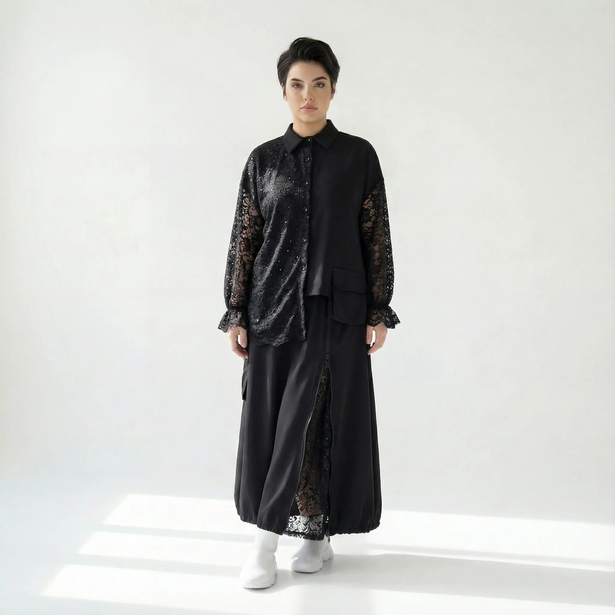 MODEARE - Zweiteiliges Oversize-Set mit Spitze: Schwarze Bluse & weiter Rock in Lagenoptik